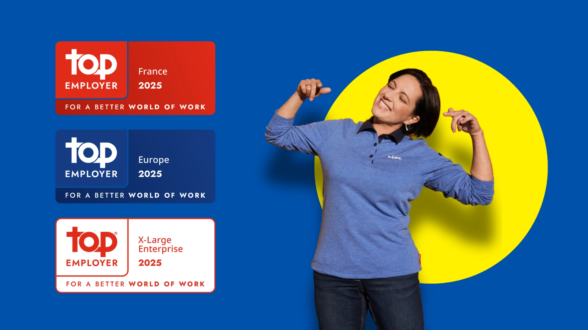 Une femme brune sur un cercle jaune avec les certifications top employeur 2025 sur un fond bleu