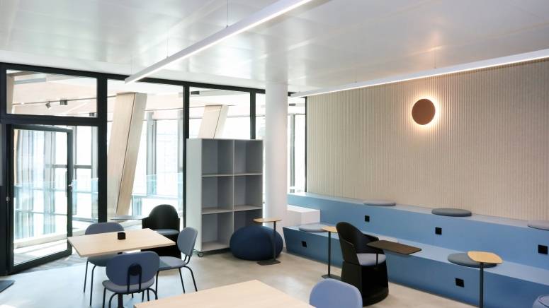 Salle de réunion informelle au siège social de Lidl France