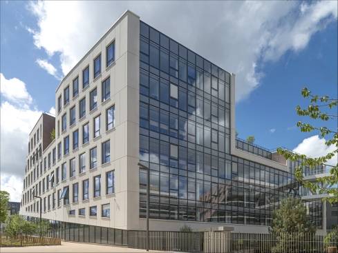 Photo d'un bâtiment du nouveau siège, vitré et moderne