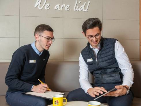 Manager et son adjoint en point de débrief